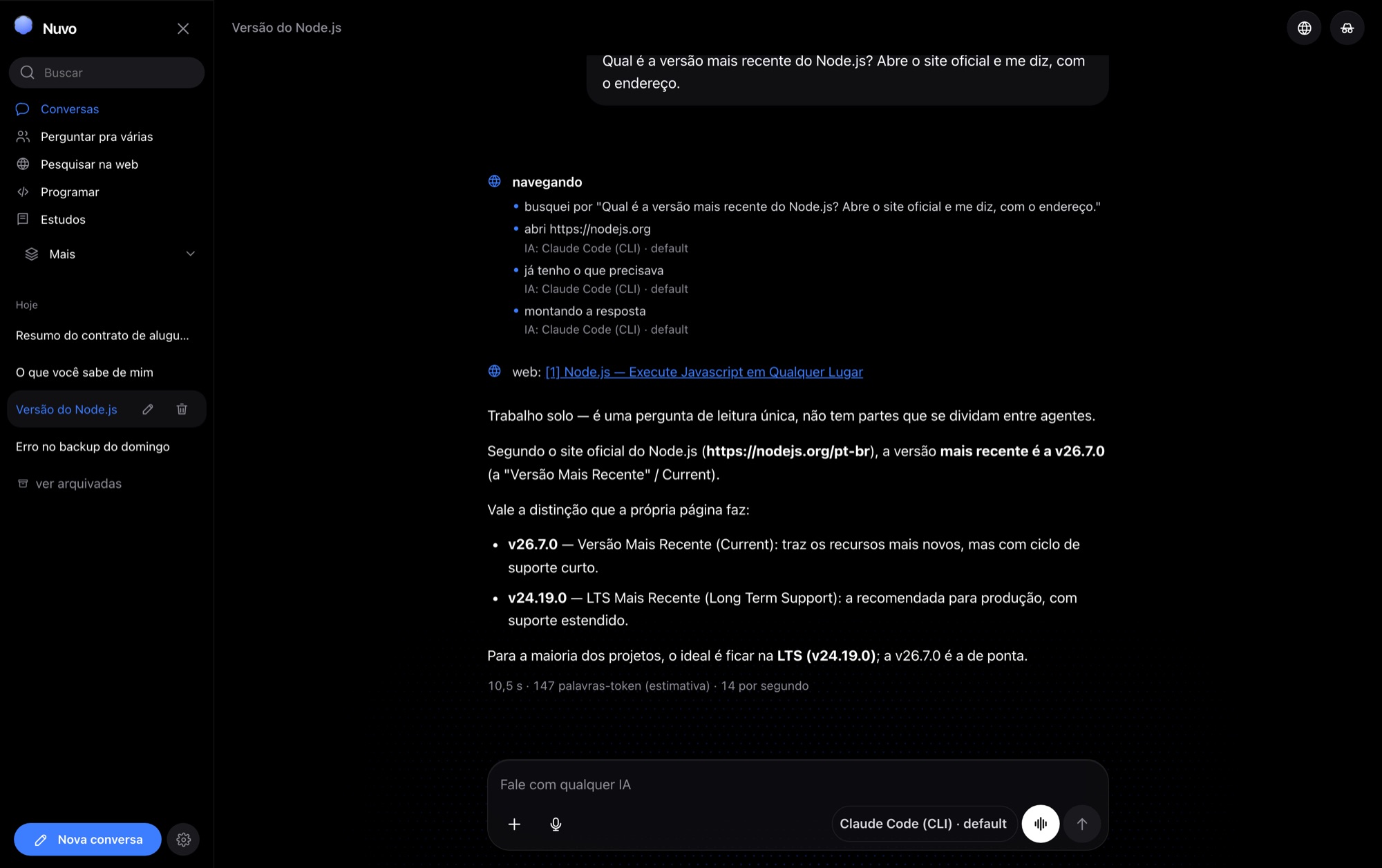 Uma conversa em modo agente: a trilha mostra a busca, a página aberta e o motivo de cada passo, e a resposta cita a fonte